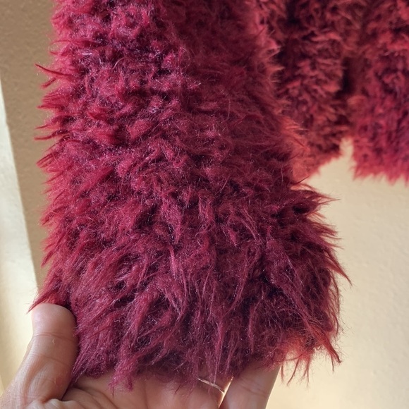 ASHLEY BY 26 INTERNATIONAL Faux Fur Maroon Cardigan Sweater - Picture 5 of 6